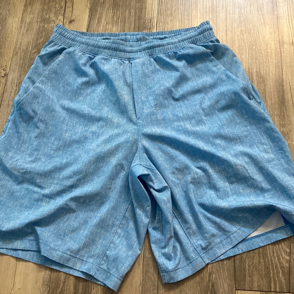 Men’s lined Lululemon shorts